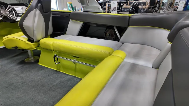 Slide: The Image of MasterCraft XT22 2018 - 57