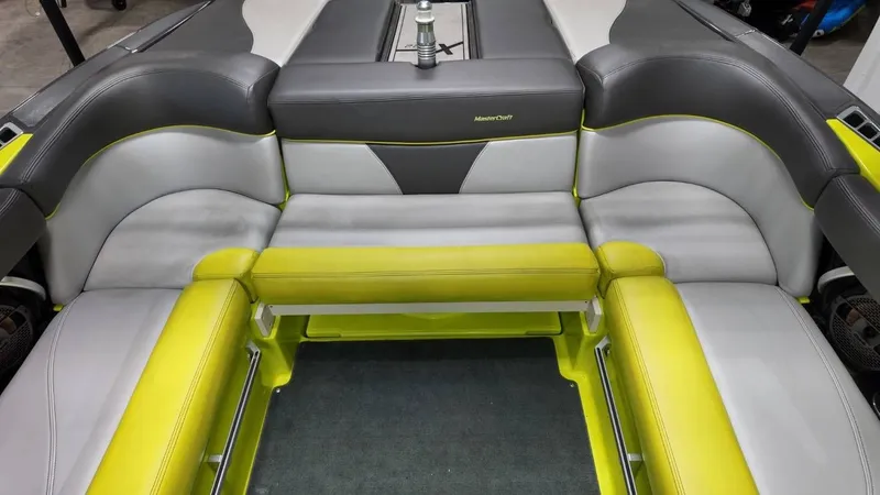 Slide: The Image of MasterCraft XT22 2018 - 60