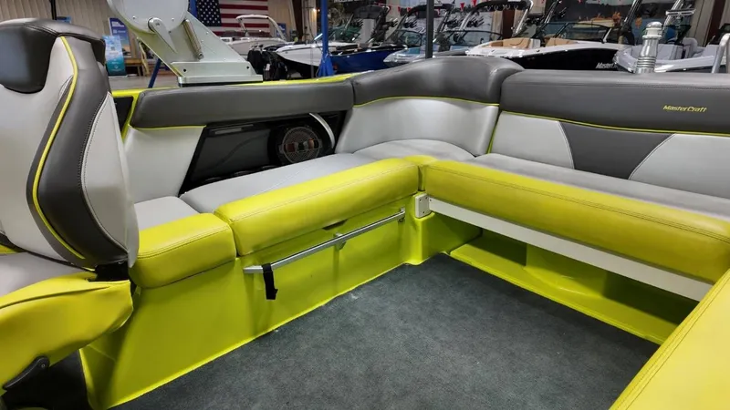 Slide: The Image of MasterCraft XT22 2018 - 61