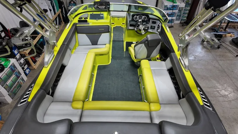 Slide: The Image of MasterCraft XT22 2018 - 64