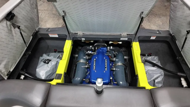 Slide: The Image of MasterCraft XT22 2018 - 68