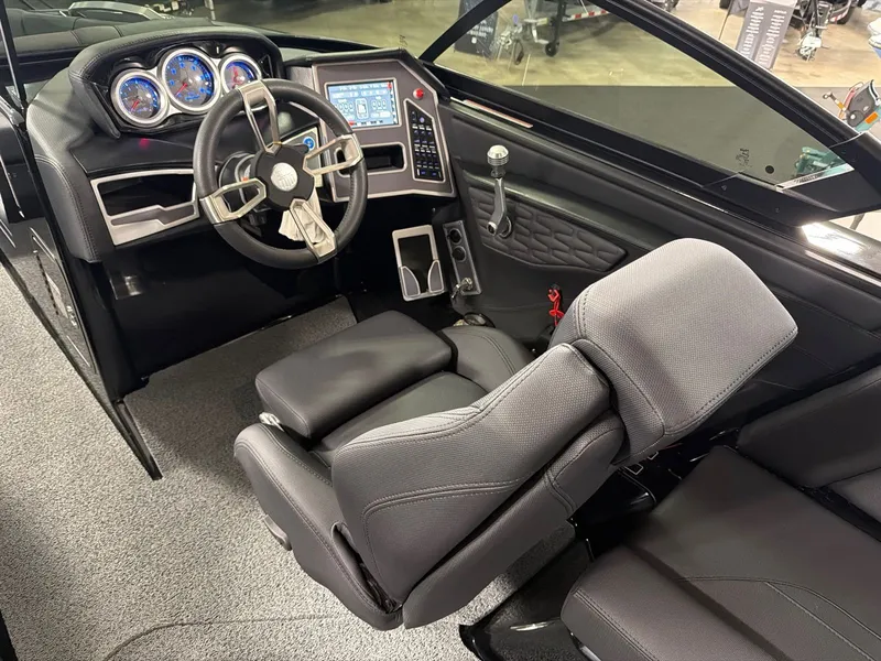 Slide: The Image of MasterCraft X24 2022 - 14