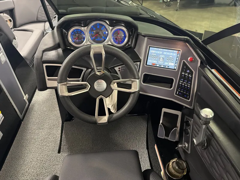 Slide: The Image of MasterCraft X24 2022 - 15