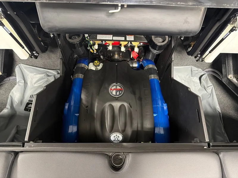 Slide: The Image of MasterCraft X24 2022 - 20