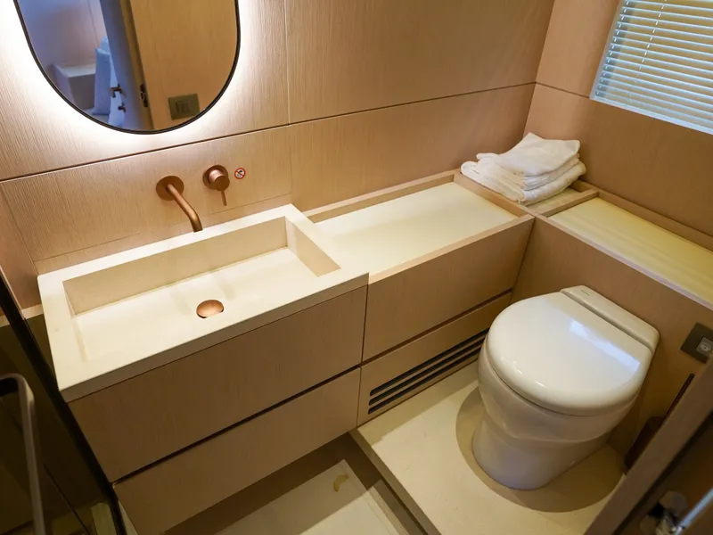 Slide: The Image of Azimut Seadeck 6 2027 - 25