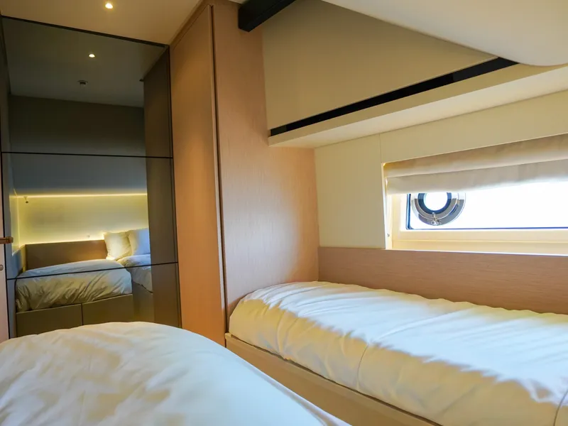 Slide: The Image of Azimut Seadeck 6 2027 - 18