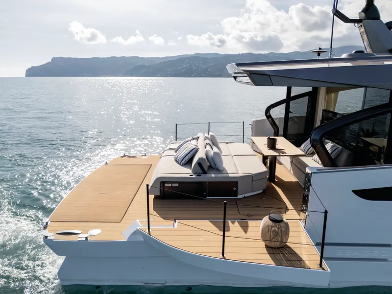Slide: The Image of Azimut Sundeck 6 2027 - 25