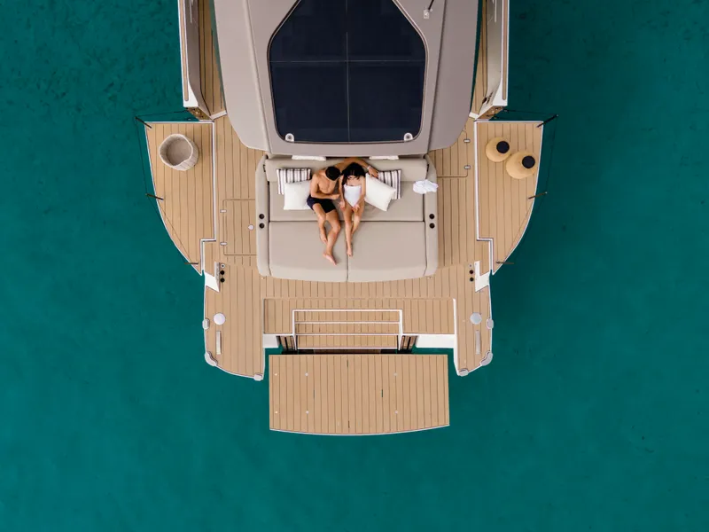 Slide: The Image of Azimut Sundeck 6 2027 - 29