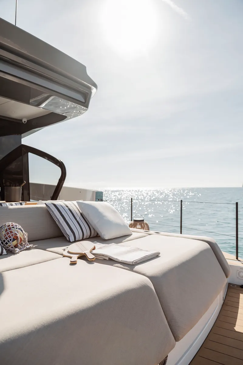Slide: The Image of Azimut Sundeck 6 2027 - 26
