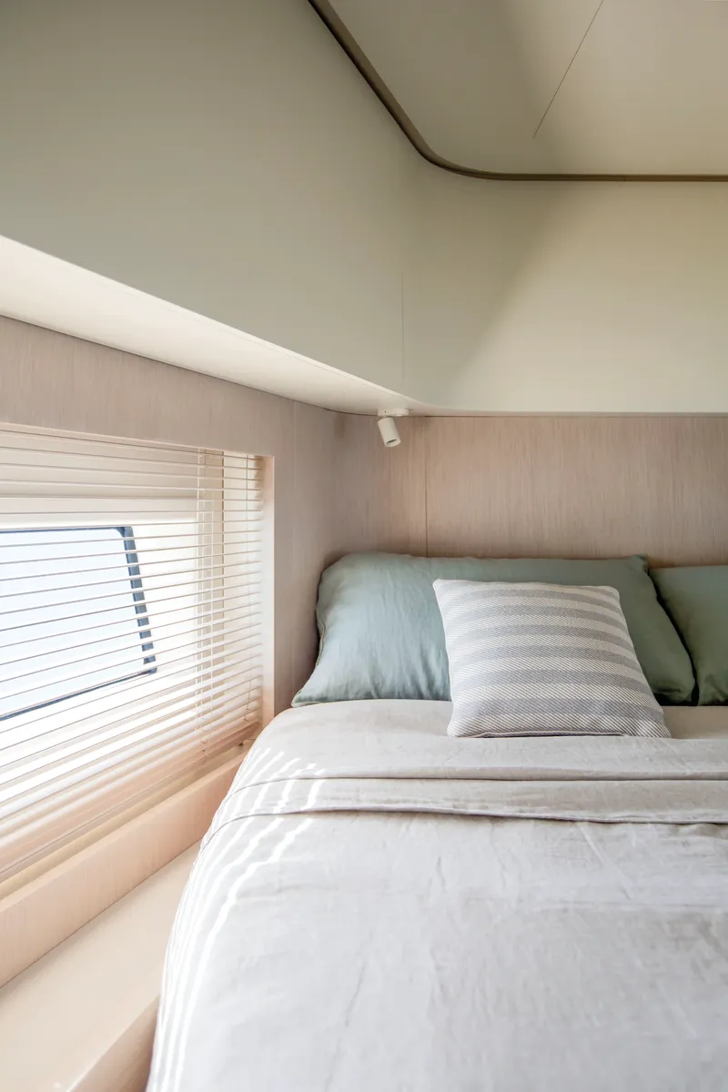 Slide: The Image of Azimut Sundeck 6 2027 - 21