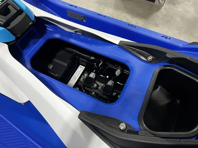 Slide: The Image of Yamaha JetBlaster DLX 2-Up 2026 - 9