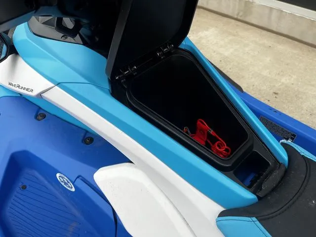 Slide: The Image of Yamaha JetBlaster DLX 3-Up 2026 - 5