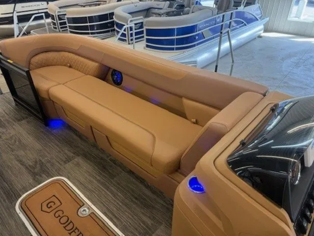 Slide: The Image of Godfrey Sweetwater 2486 SFL 27" Impact Center Tube Package 2026 - 4