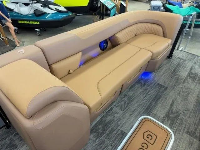 Slide: The Image of Godfrey Sweetwater 2486 SFL 27" Impact Center Tube Package 2026 - 5