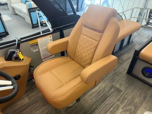 Slide: The Image of Godfrey Sweetwater 2486 SFL 27" Impact Center Tube Package 2026 - 7