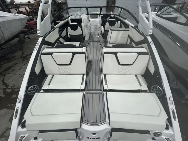 Slide: The Image of Yamaha 252S 2024 - 10