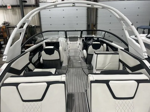 Slide: The Image of Yamaha 252S 2024 - 11