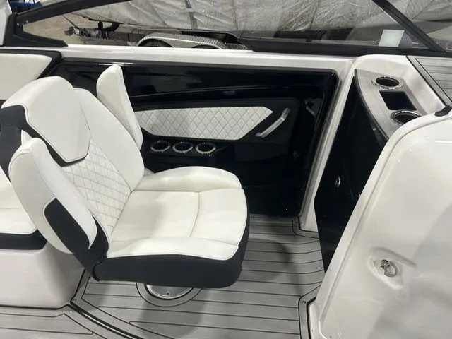 Slide: The Image of Yamaha 252S 2024 - 14