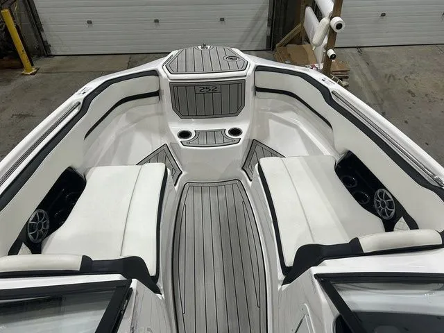 Slide: The Image of Yamaha 252S 2024 - 16