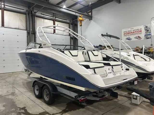 Slide: The Image of Yamaha 252S 2024 - 5