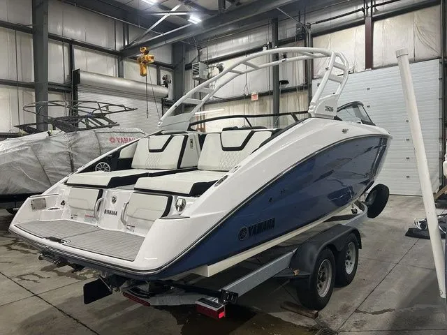 Slide: The Image of Yamaha 252S 2024 - 6