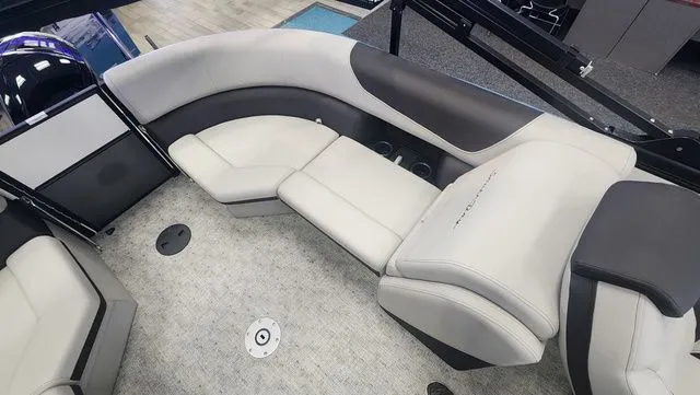 Slide: The Image of South Bay 222RS LE 2.75 2026 - 7