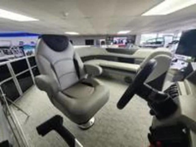 Slide: The Image of South Bay 220RS LE 25" 2026 - 6