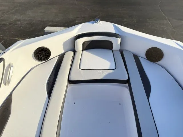 Slide: The Image of Yamaha AR195 2026 - 6