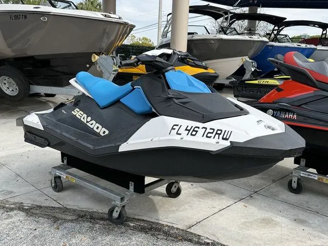 Slide: The Image of Sea-Doo Spark 2-Up Rotax 900 H.O ACE IBR & CONV 2019 - 4