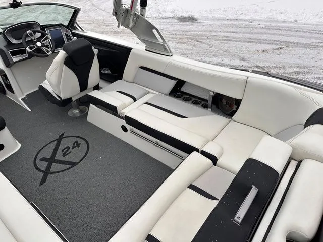 Slide: The Image of MasterCraft X24 2021 - 11