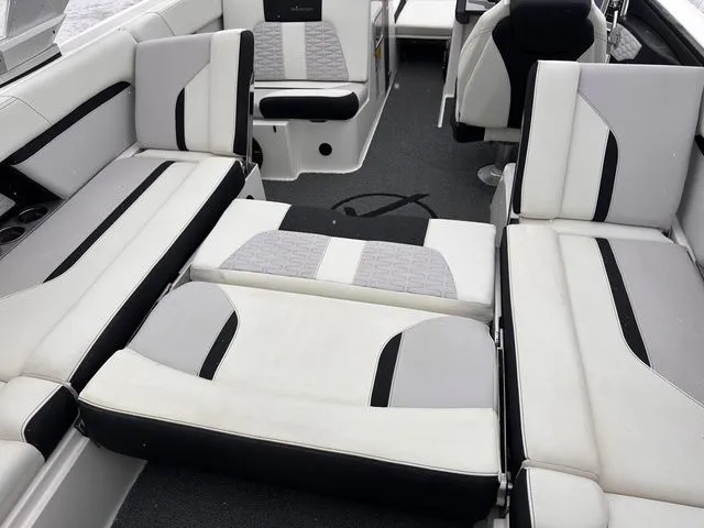 Slide: The Image of MasterCraft X24 2021 - 13