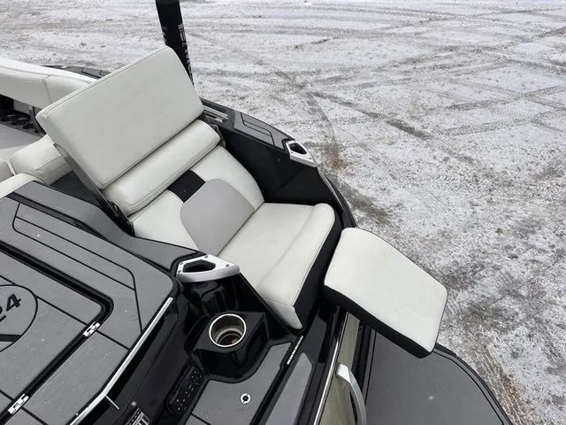 Slide: The Image of MasterCraft X24 2021 - 15