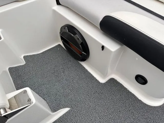 Slide: The Image of MasterCraft X24 2021 - 18