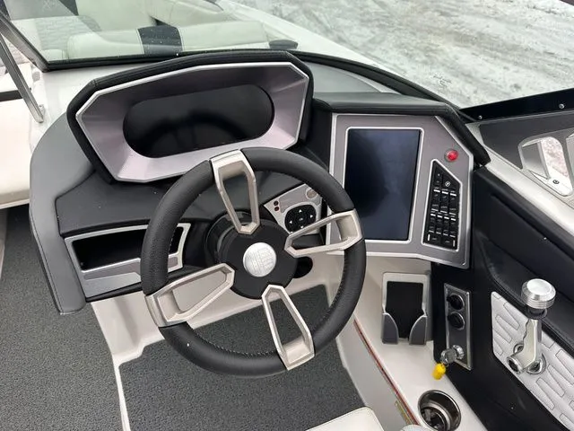 Slide: The Image of MasterCraft X24 2021 - 19