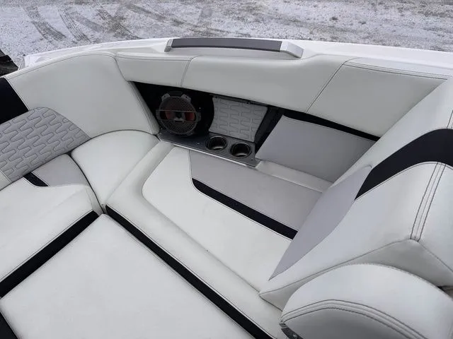 Slide: The Image of MasterCraft X24 2021 - 29