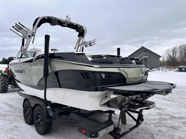 Slide: The Image of MasterCraft X24 2021 - 3