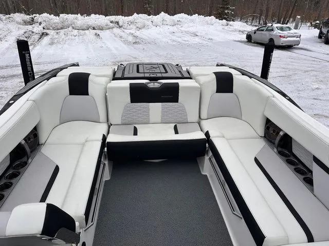 Slide: The Image of MasterCraft X24 2021 - 32