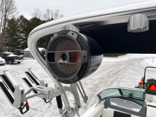 Slide: The Image of MasterCraft X24 2021 - 36