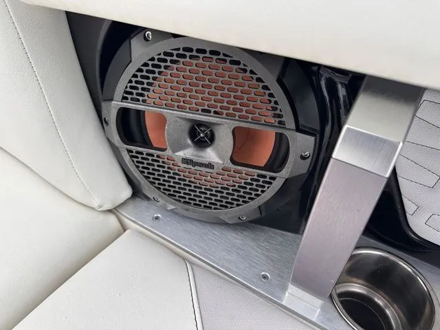 Slide: The Image of MasterCraft X24 2021 - 38