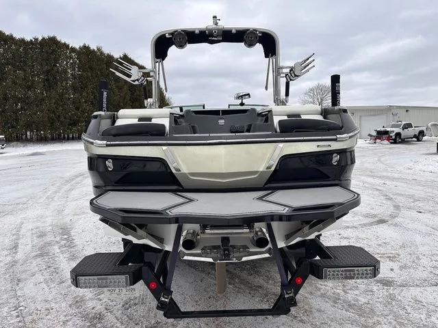 Slide: The Image of MasterCraft X24 2021 - 4