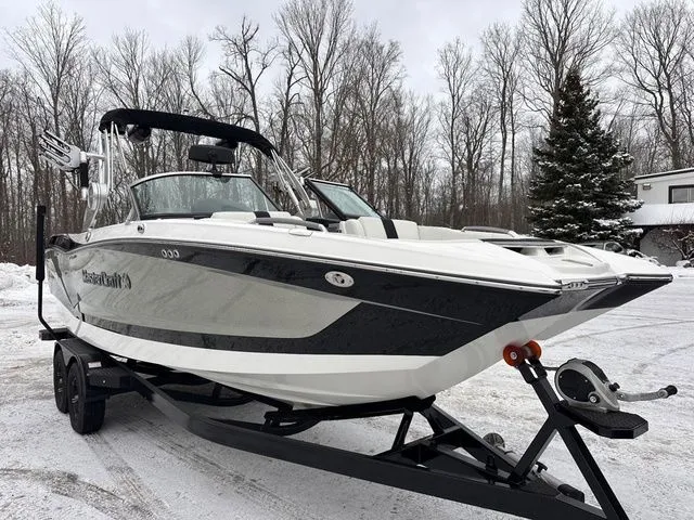 Slide: The Image of MasterCraft X24 2021 - 7