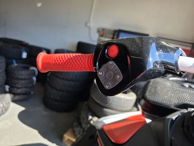 Slide: The Image of Sea-Doo Spark Trixx for 1 2026 - 9