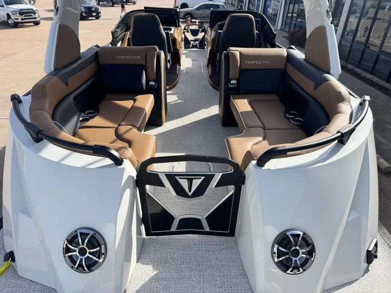 Slide: The Image of Interior view of Trifecta 25 SPORT RF9 DC ARCH 2025 boat. - 11