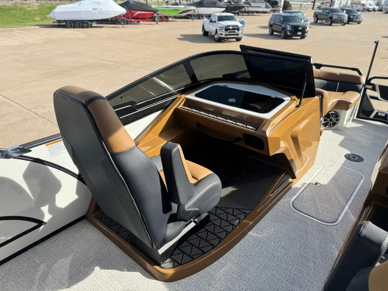 Slide: The Image of Interior of Trifecta 25 SPORT RF9 DC ARCH 2025 boat. - 12