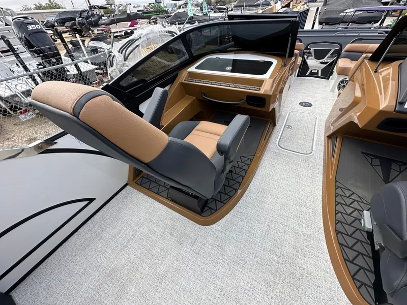 Slide: The Image of Trifecta 25 SPORT RF9 DC ARCH 2025 - 7