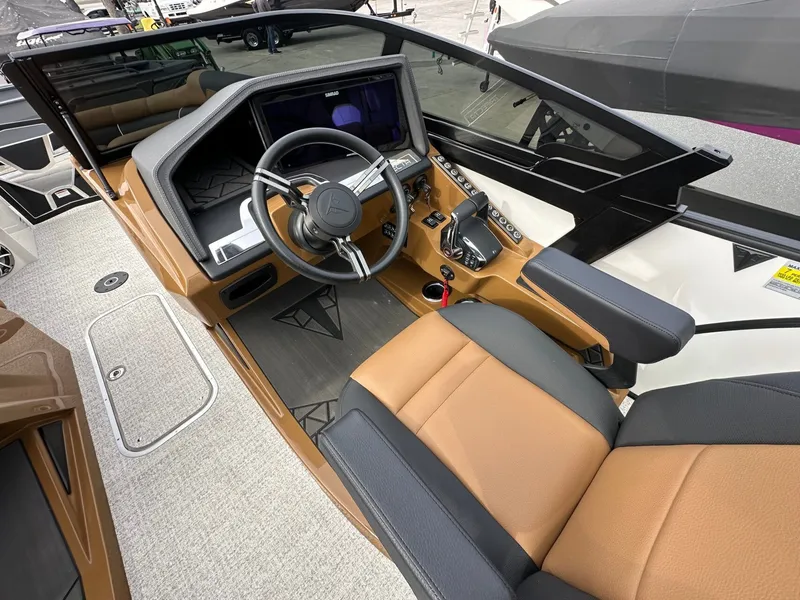 Slide: The Image of Trifecta 25 SPORT RF9 DC ARCH 2025 - 8