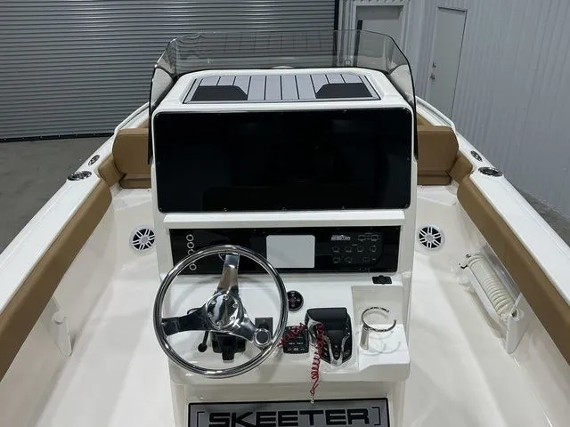 Slide: The Image of Skeeter SX2550 2026 - 12