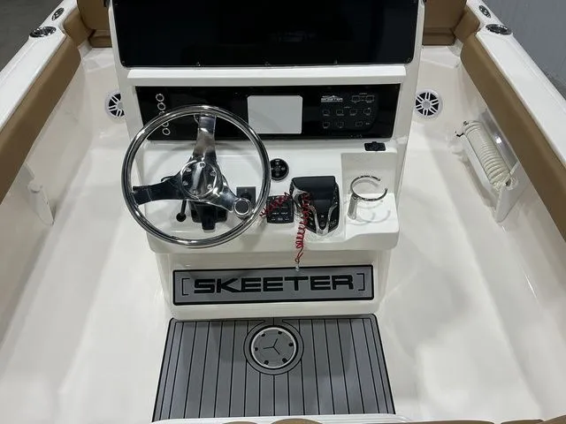 Slide: The Image of Skeeter SX2550 2026 - 13