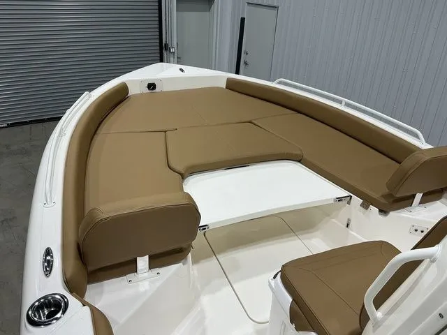 Slide: The Image of Skeeter SX2550 2026 - 15