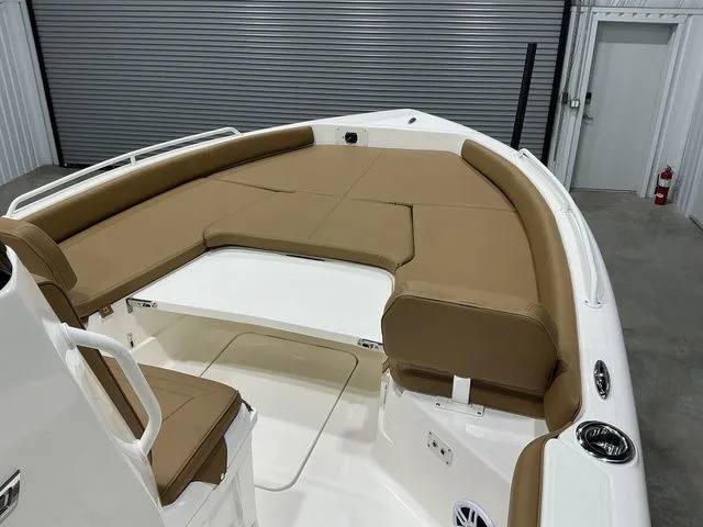 Slide: The Image of Skeeter SX2550 2026 - 16